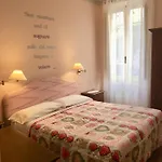 לינה וארוחת בוקר Casa Per Ferie Metamorphosi פיוג'י