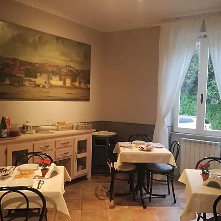 فندق مبيت وإفطار Casa Per Ferie Metamorphosi فيوجّي